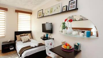 Economy Triple Room | Desk, free WiFi