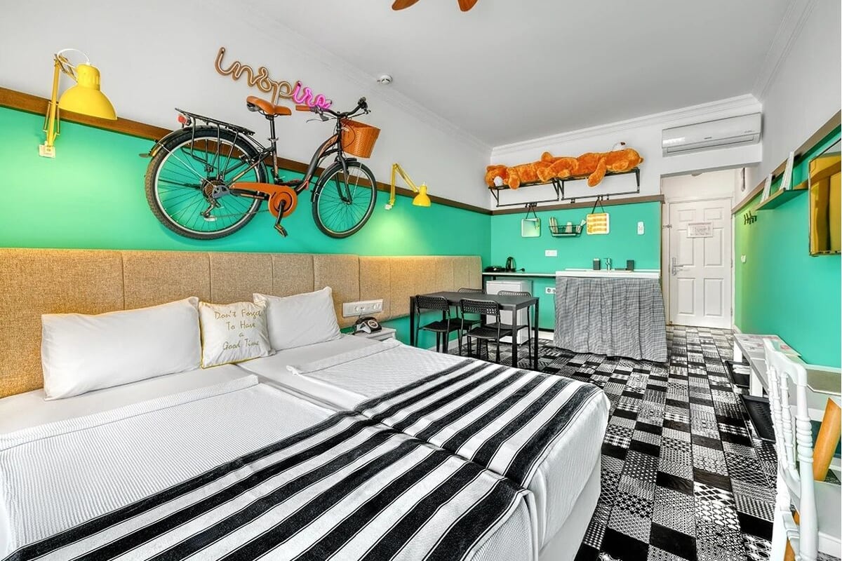 Standart Kitchen Room | Escritorio, cortinas blackout, insonorización y wifi gratis