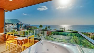Standart Jacuzzi Room | Escritorio, cortinas blackout, insonorización y wifi gratis
