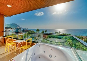 Standart Jacuzzi Room | 1 bedroom, desk, blackout drapes, soundproofing