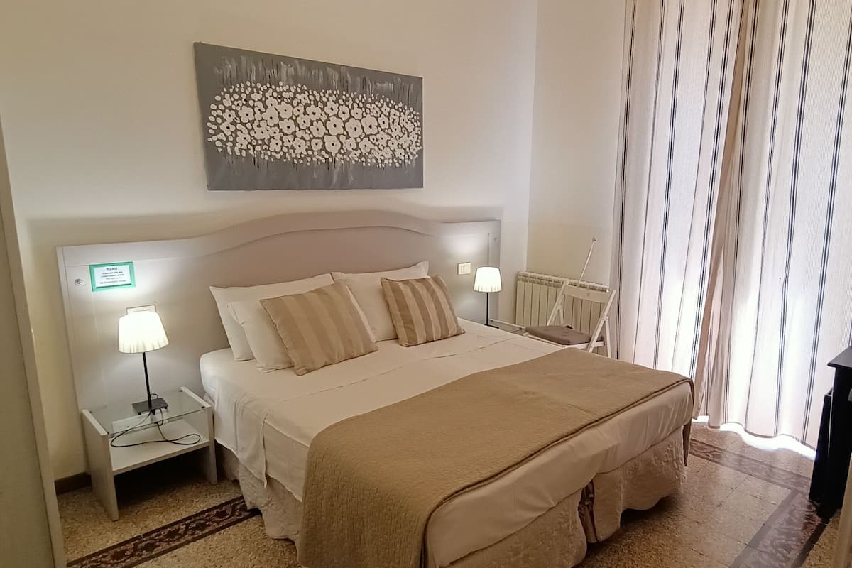 Tweepersoonskamer, en-suite badkamer | 4 slaapkamers, luxe beddengoed, donsdekens, een minibar