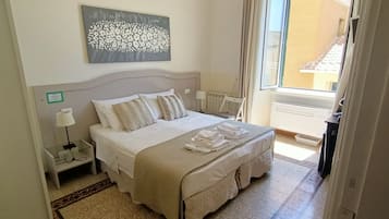 4 bedrooms, premium bedding, down duvets, minibar