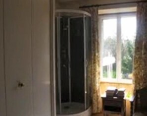 Double Room | Bathroom shower