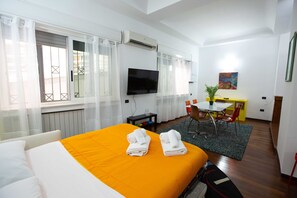 Appartement, 3 chambres | Coin séjour