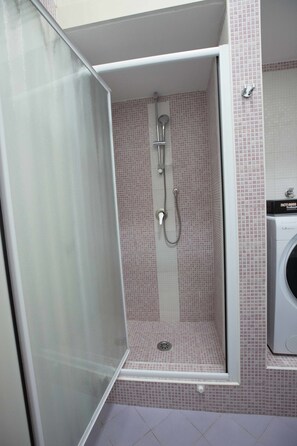 Apartment, 3 Bedrooms | Bathroom shower - V.I.P. Flat (Naples)