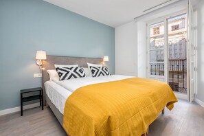 3 habitaciones, tabla de planchar con plancha y cuna de viaje