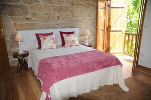 2 bedrooms, travel crib, free WiFi, bed sheets - PNPG, Casinhas da Levada, Sobredo Entre Ambos os Rios, Ponte da Barca - PNPG (Ponte da Barca)