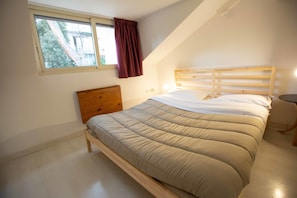 3 عدّة غرف نوم ومكواة/لوح كي وواي فاي مجانًا وملاءات أسرّة