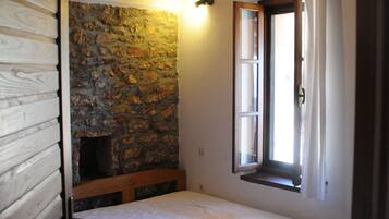 5 bedrooms, iron/ironing board, travel crib, free WiFi