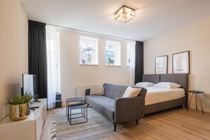 Appartement, 1 slaapkamer (H) | Een bureau, een strijkplank/strijkijzer, gratis wifi, beddengoed