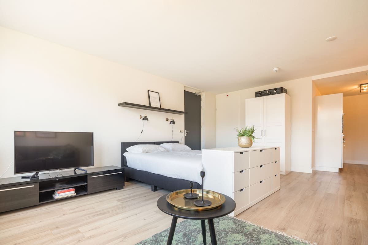 Desk, iron/ironing board, free WiFi, bed sheets