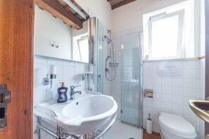 Doccia, asciugacapelli, bidet