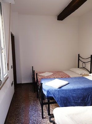Standard Triple Room, Multiple Beds, Non Smoking - Bed&Breakfast San Vitale 47 (Bologna)
