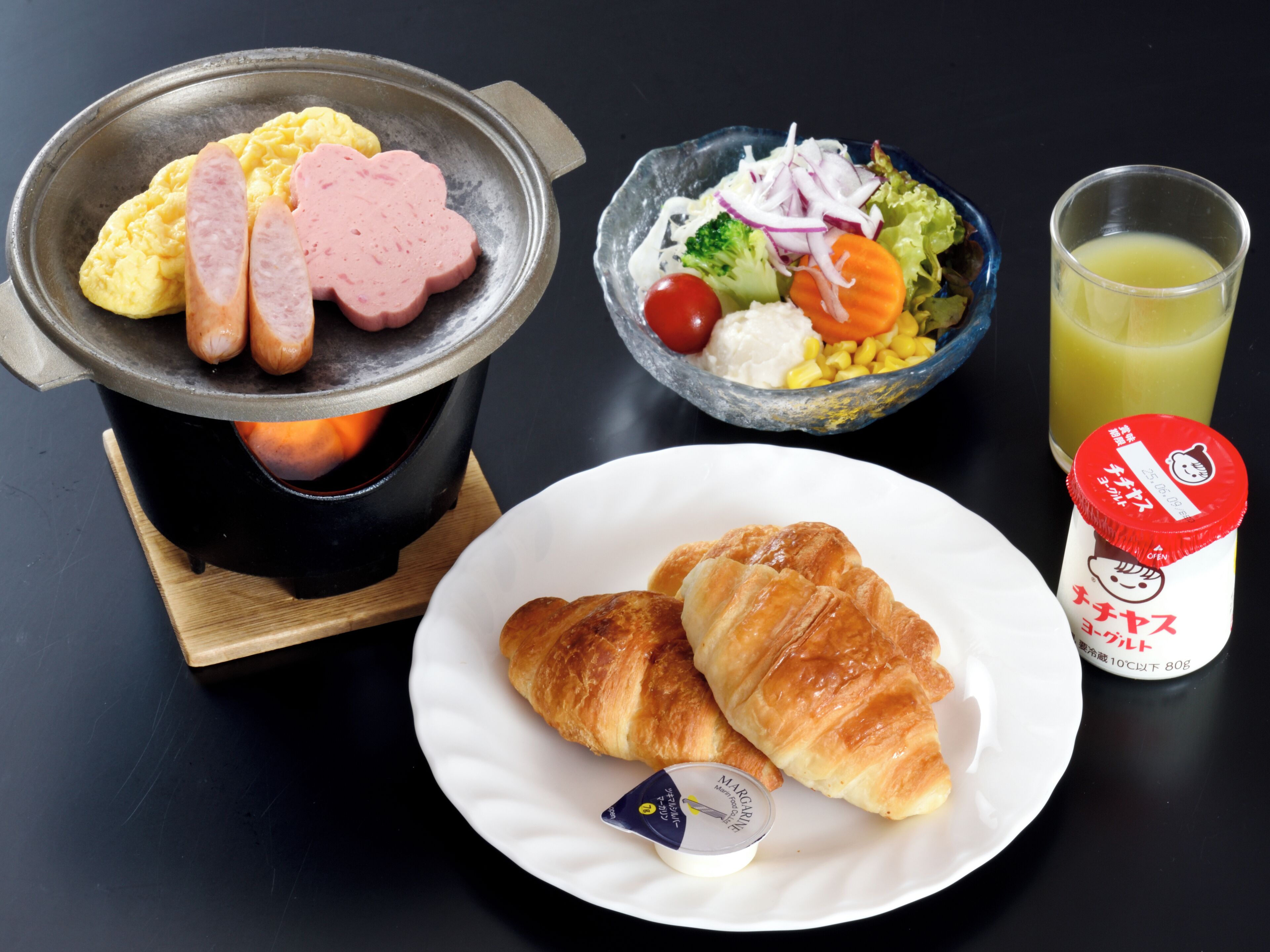 daily full breakfast (jpy 1600 per person)