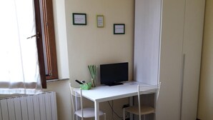 Dundyner, skrivebord, wi-fi (inkludert) og sengetøy
