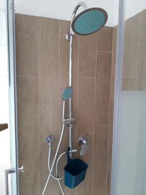 Shower, hair dryer, bidet, towels - La Casa Nel Verde 2 (Bologna)