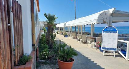 THE MERIDIANA APARTMENT ON THE SEA WITH PRIVATE BEACH SDRAIO AND UMBRELLA