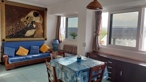 TV - THE MERIDIANA APARTMENT ON THE SEA WITH PRIVATE BEACH SDRAIO AND UMBRELLA (Forio)