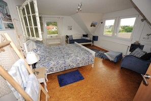 2 chambres, coffres-forts dans les chambres, bureau