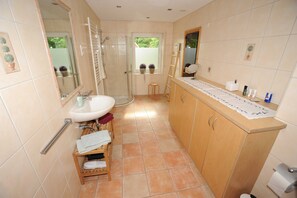 Unclassified image, 5 of 20, button