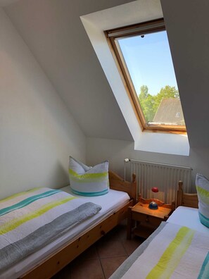 2 bedrooms, travel cot, WiFi