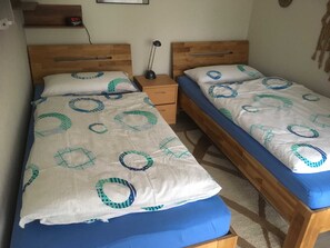1 bedroom, bed sheets