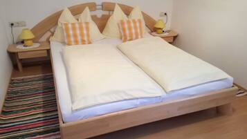 2 Schlafzimmer, Reisekinderbett, WLAN, Bettwäsche