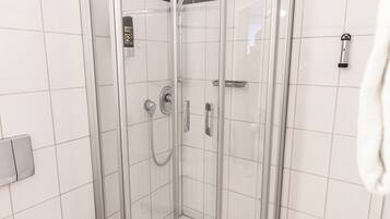 Doppelzimmer, Nichtraucher | Badezimmer | Haartrockner, Handtücher, Seife, Shampoo