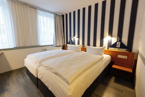 Double Room, Non Smoking | Hypo-allergenic bedding, desk, blackout curtains, free cots/infant beds