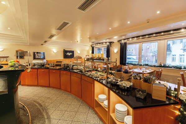 Frokostbuffé hver dag (EUR 15 per person)