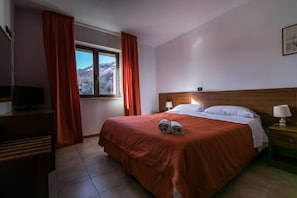 Cots/infant beds, rollaway beds, free WiFi, bed sheets - Faggio Rosso Hotel (Pescasseroli)