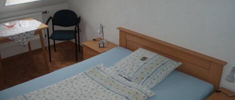 1 habitación, wifi y ropa de cama