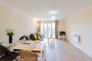 Executive Apartment, 2 Bedrooms, Non Smoking, 2 Bathrooms | Living area | Flat-screen TV, DVD player