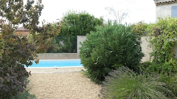Utomhuspool och uppvÀrmd pool
