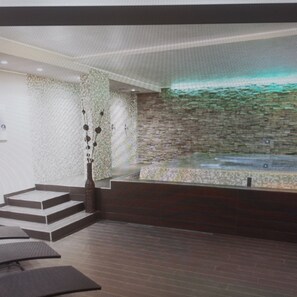 Een sauna, een bubbelbad, een stoombad, een Turks bad/hammam