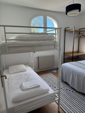 6 habitaciones, escritorio, tabla de planchar con plancha y wifi gratis