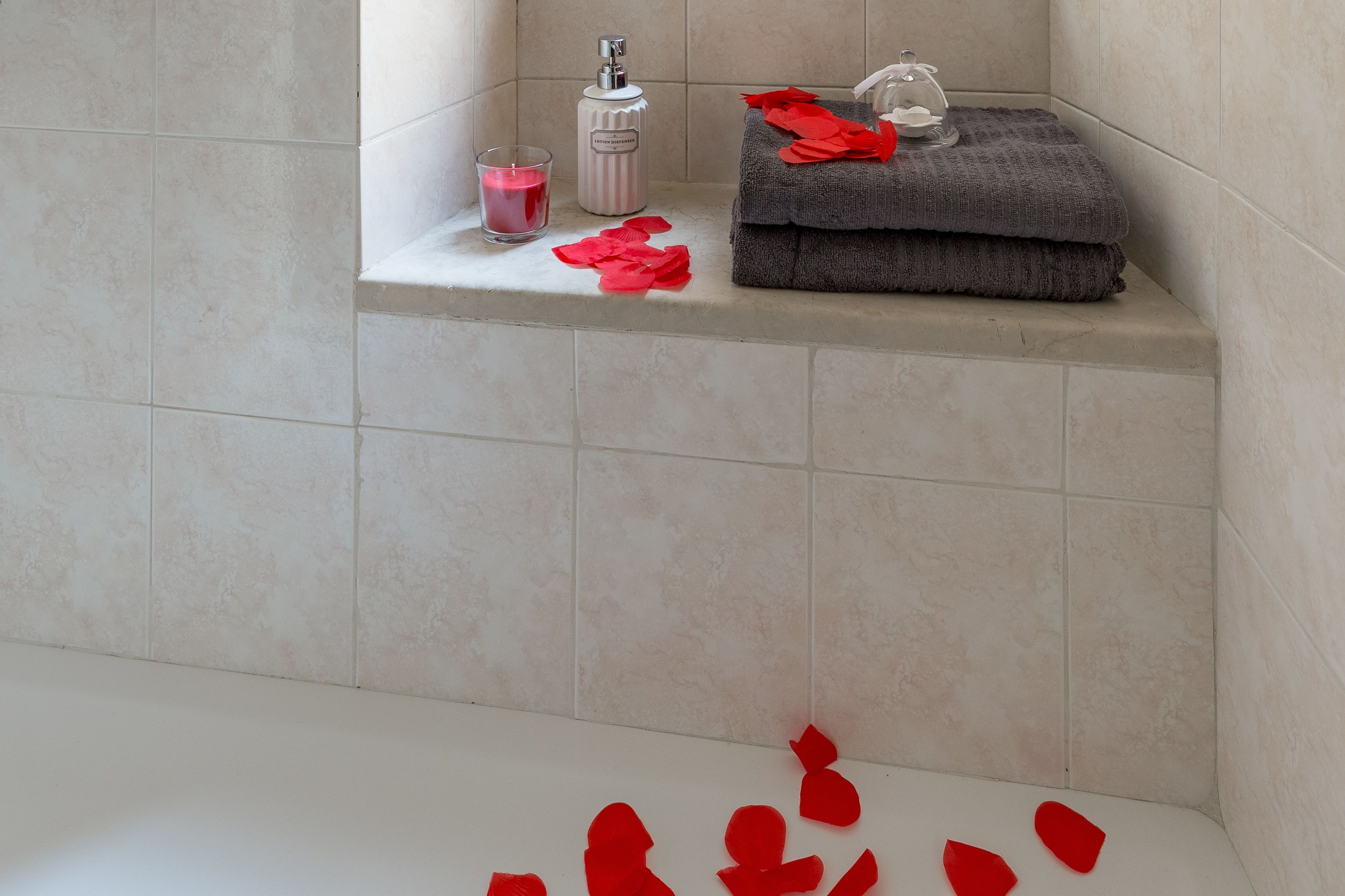 Apartment, 2 Bedrooms | Bathroom amenities | Shower, hair dryer, bidet, towels