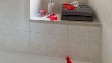 Appartement, 2 chambres | Ăquipements de salle de bain