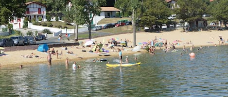 Una spiaggia nelle vicinanze