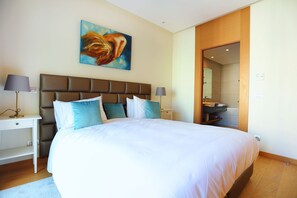 2 habitaciones, tabla de planchar con plancha, cuna de viaje y wifi 