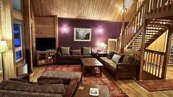 Smart TV, DVD player, books, stereo