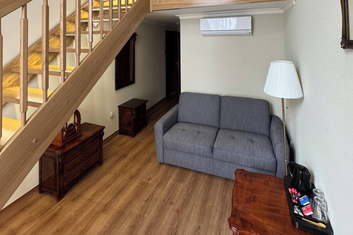 Deluxe Studio Suite, Private Bathroom | Blackout drapes, free WiFi