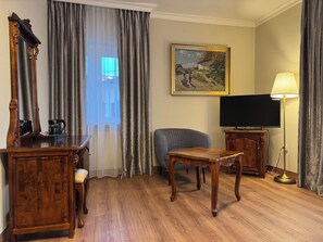 Quarto luxo | Individualmente mobiliados, cortinas blackout, Wi-Fi de cortesia