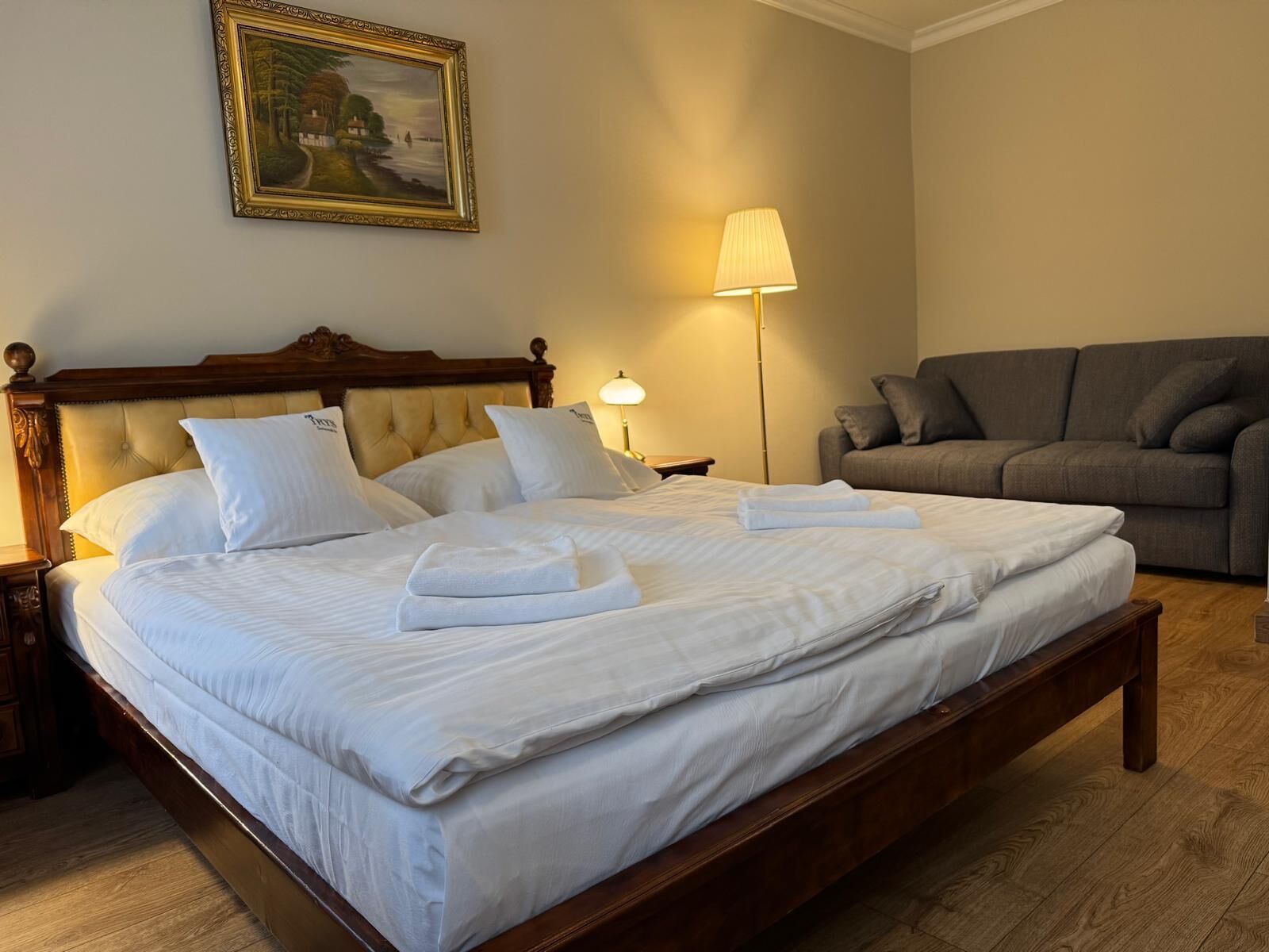 Quarto luxo | Individualmente mobiliados, cortinas blackout, Wi-Fi de cortesia