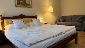 Deluxe Room | Individually furnished, blackout curtains, free WiFi, bed sheets