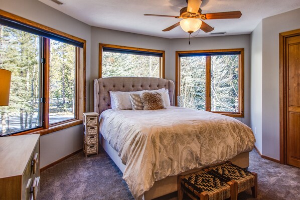 7 bedrooms, free WiFi, bed sheets