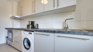 Deluxe Apartment, 3 Bedrooms | Private kitchen - Stay Here ND Apartments (Krefeld)