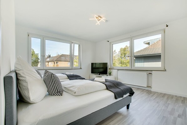 Deluxe Apartment, 3 Bedrooms | Living area