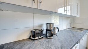 Deluxe Apartment, 3 Bedrooms | Private kitchen - Stay Here ND Apartments (Krefeld)