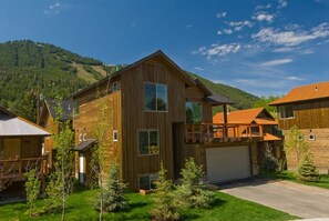 Exterior - Locally designed town home has been crafted with traditional JH in mind! (Jackson)